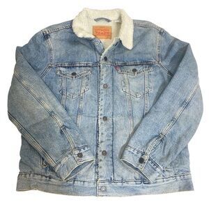Levi’s Sherpa Lined Trucker Denim Jacket Light Wash – Men’s Size Large